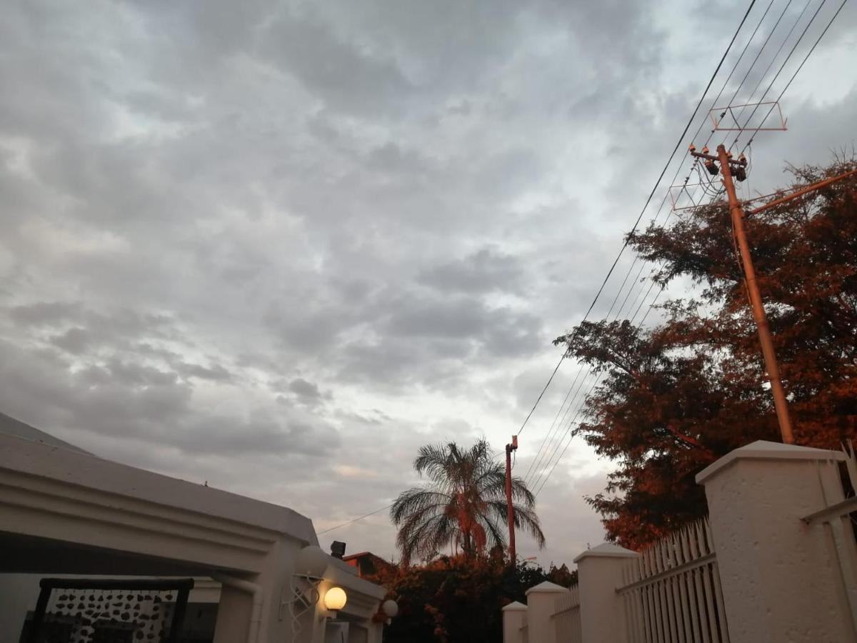 Palm View Guest House Pretoria-Noord Esterno foto